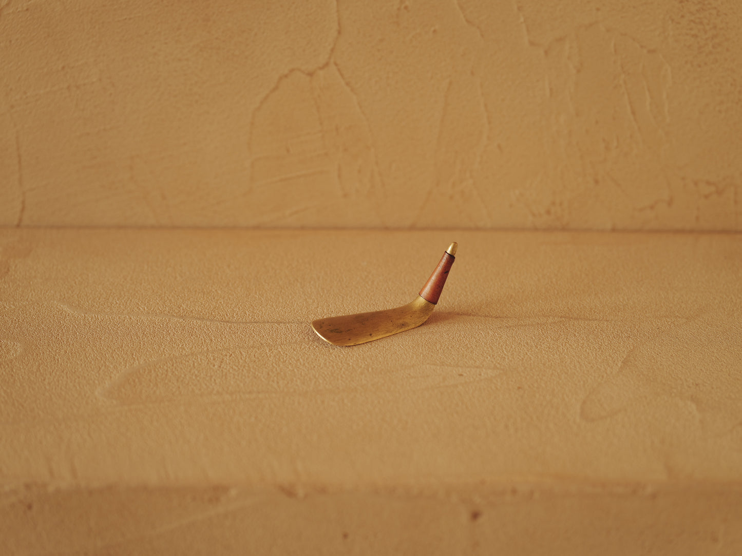 Carl Auböck Brass shoe horn, handles covered with brown leather Modell 3658
