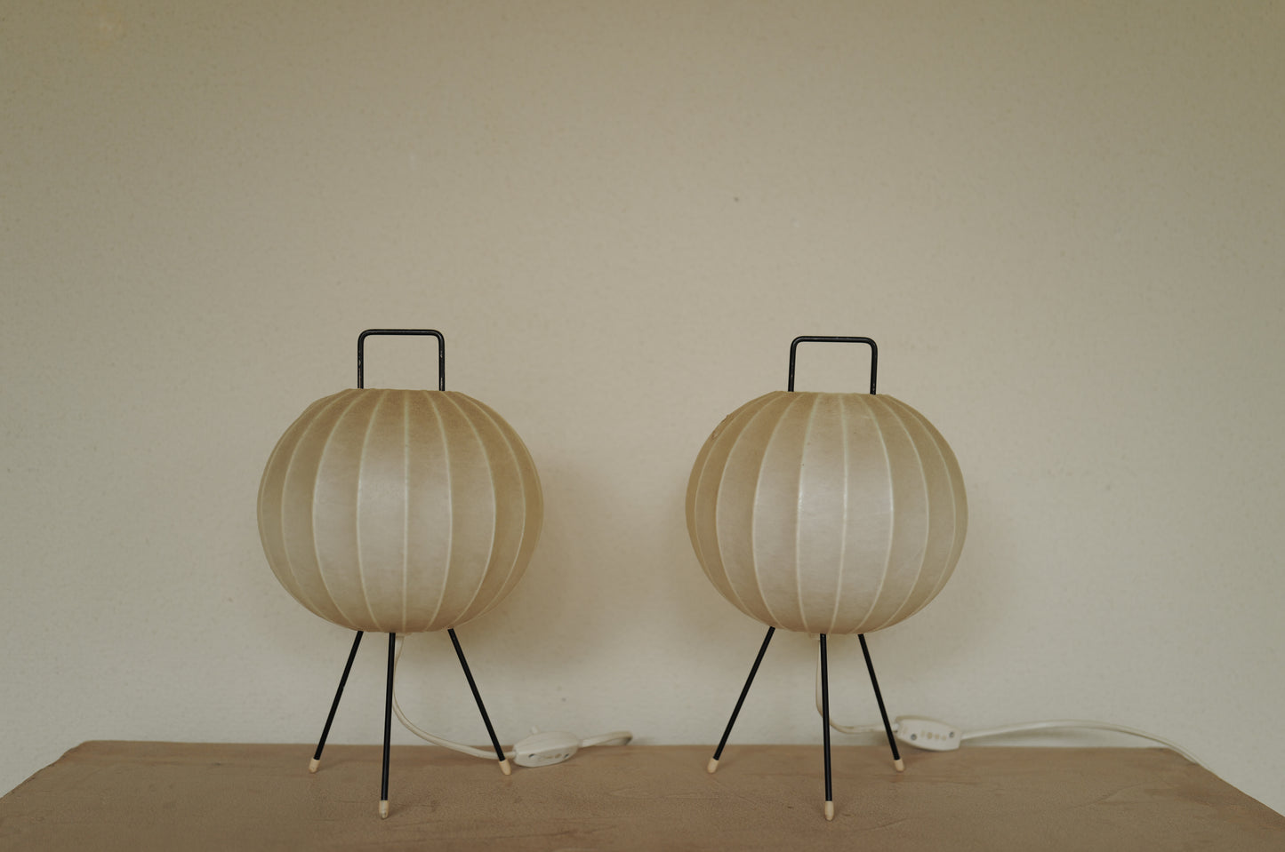 1960s Cocoon tripod table lamp ①