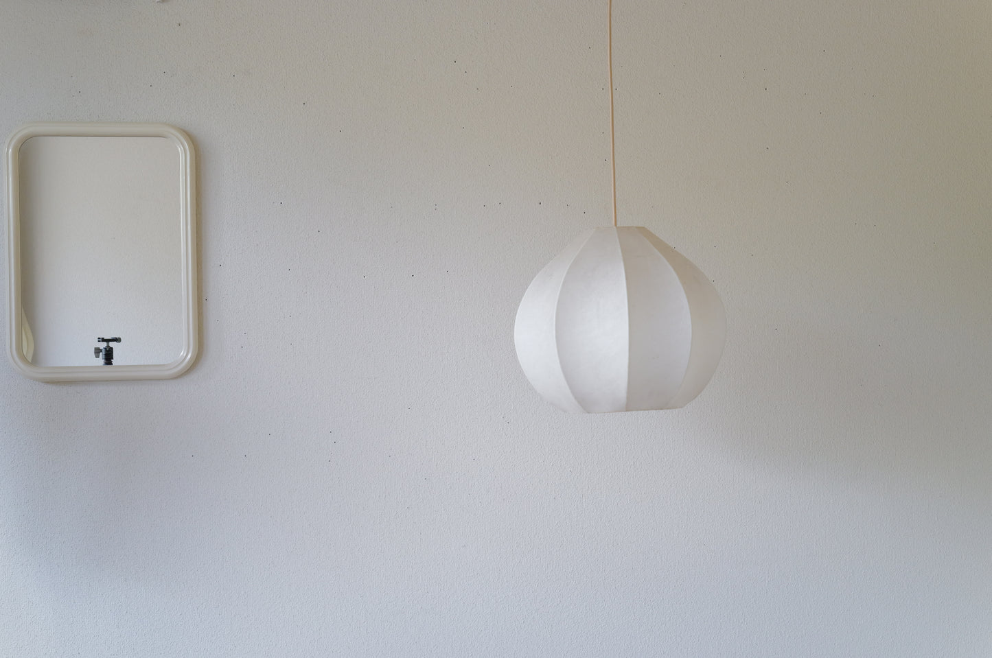 1970s cocoon pendant lamp　Italy