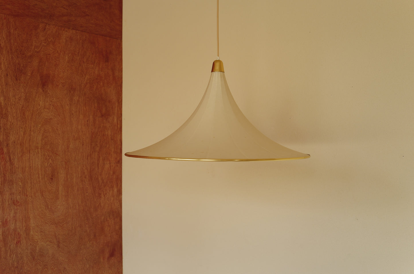 1960s cocoon pendant lamp.Trumpet design Italian XXL