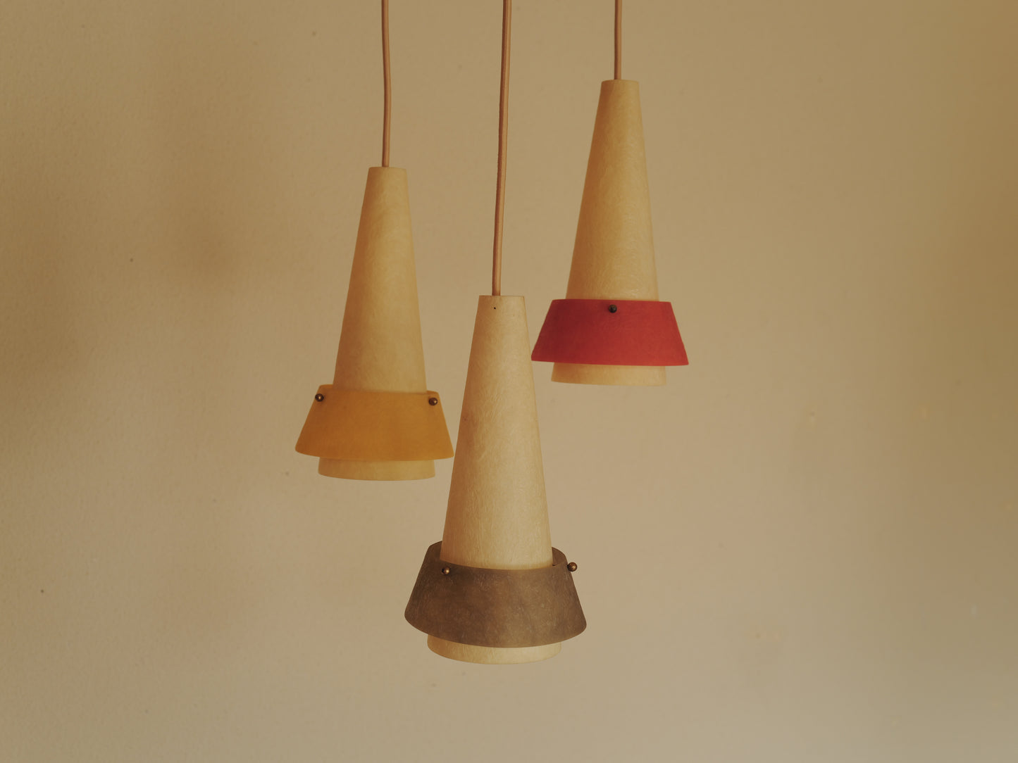 1950s fiberglass cascade ceiling lamp. 3 shades
