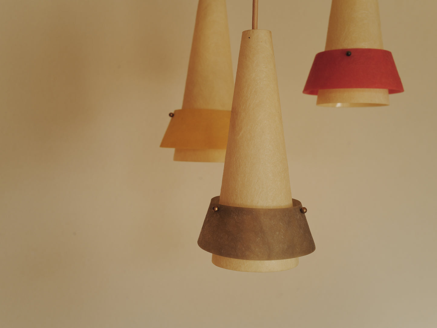 1950s fiberglass cascade ceiling lamp. 3 shades
