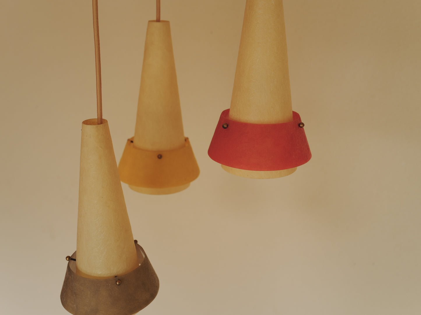 1950s fiberglass cascade ceiling lamp. 3 shades