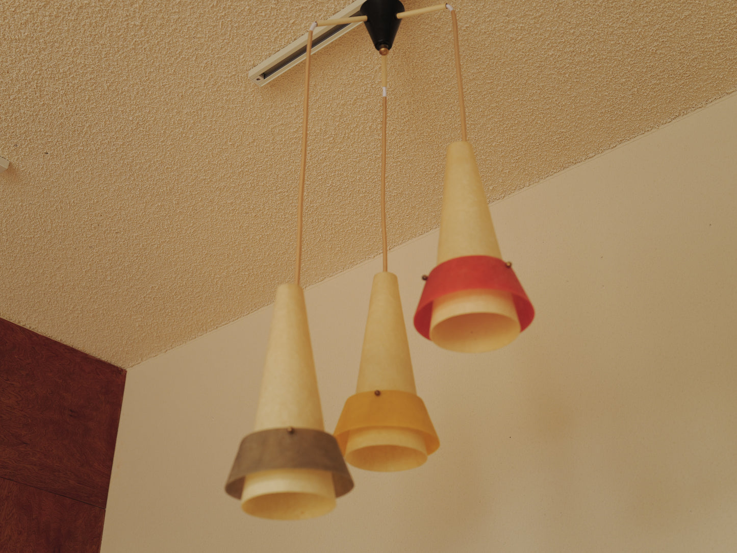 1950s fiberglass cascade ceiling lamp. 3 shades