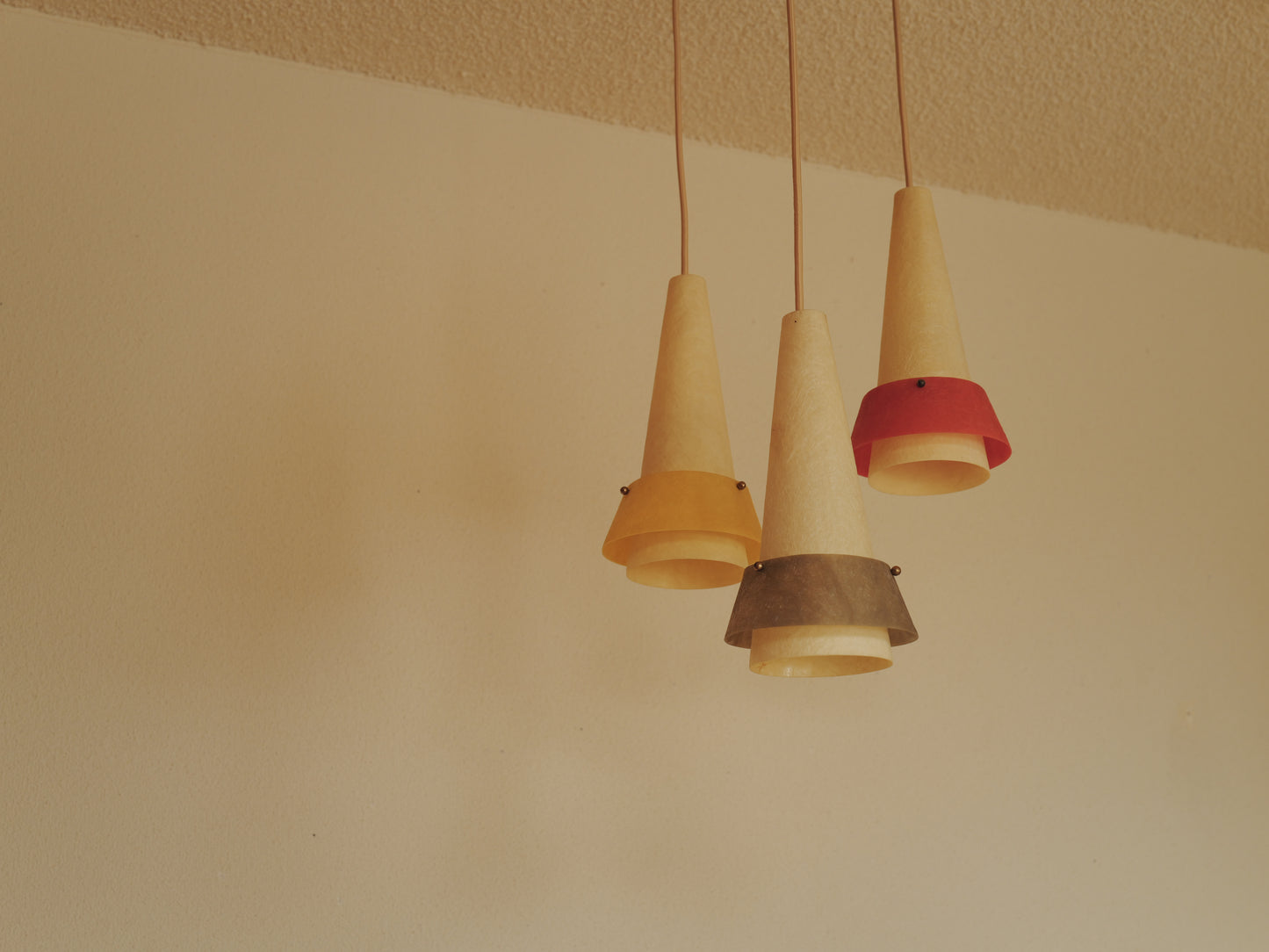 1950s fiberglass cascade ceiling lamp. 3 shades