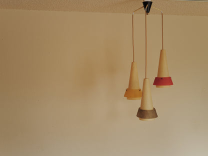 1950s fiberglass cascade ceiling lamp. 3 shades