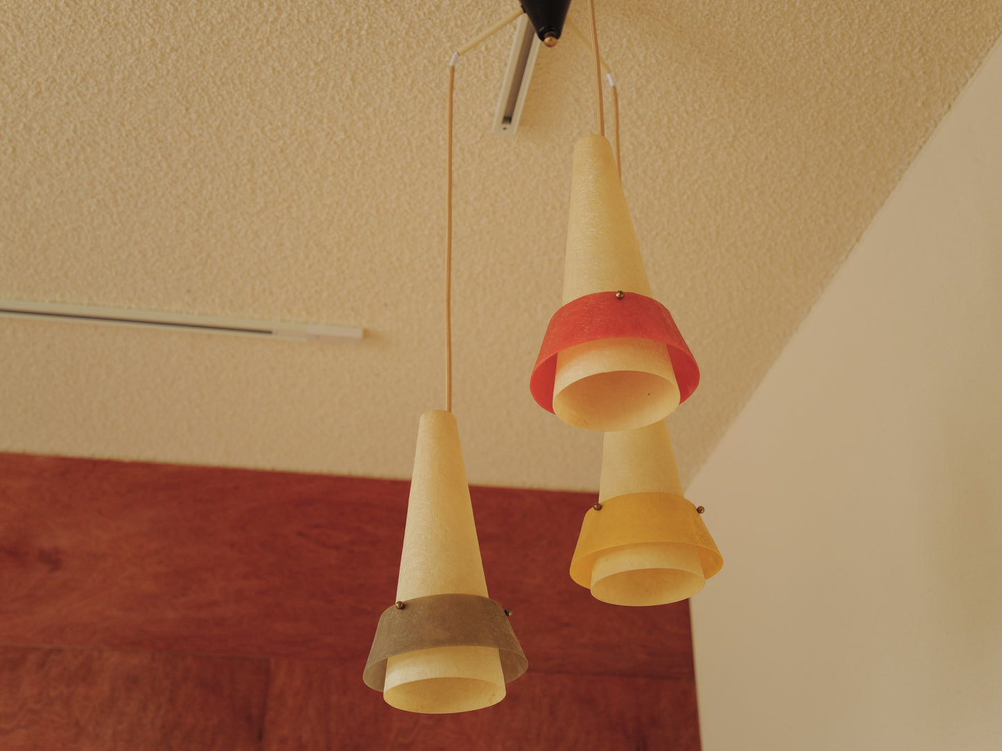 1950s fiberglass cascade ceiling lamp. 3 shades