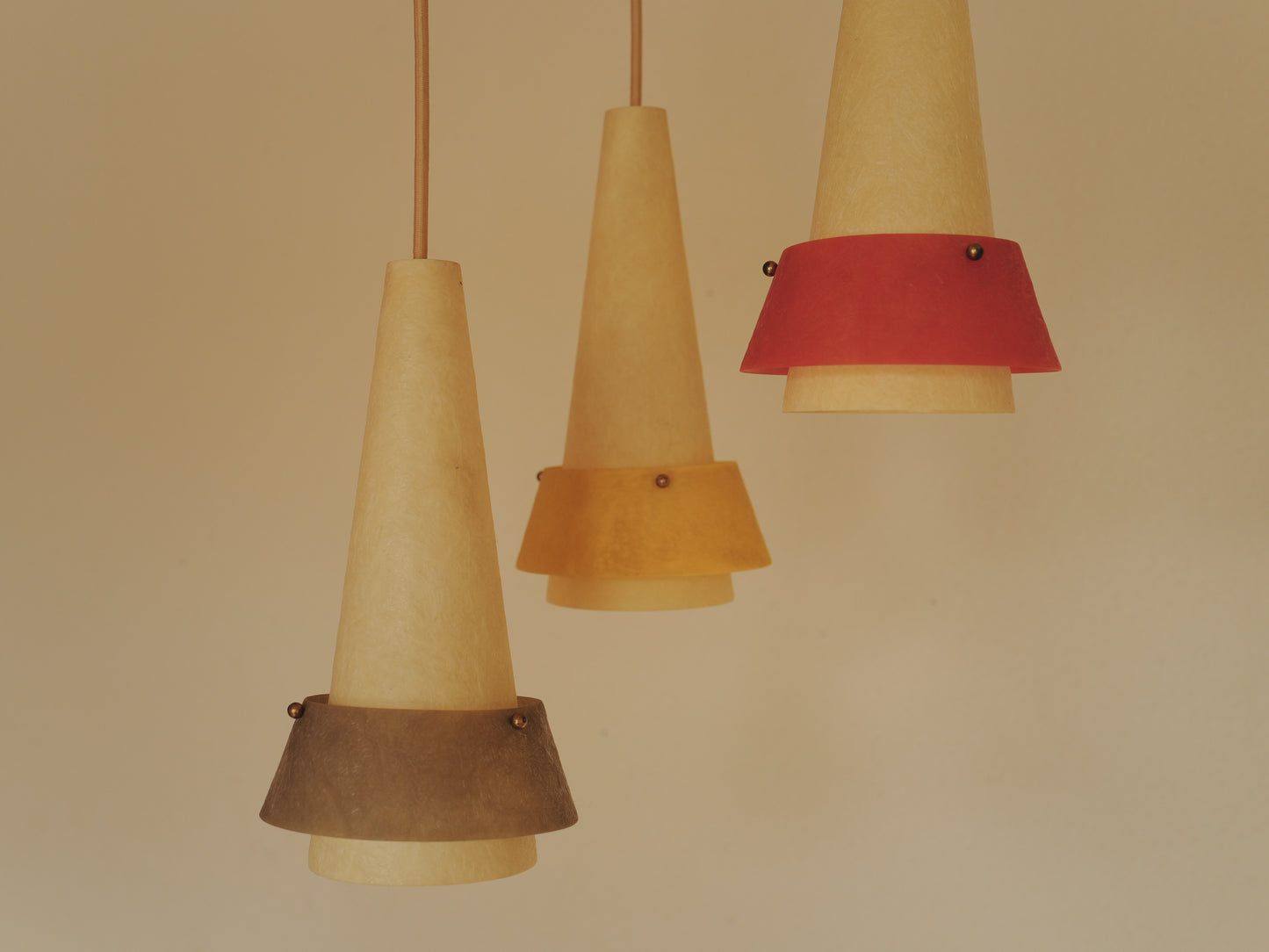 1950s fiberglass cascade ceiling lamp. 3 shades