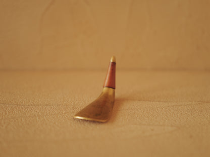 Carl Auböck  Brass shoe horn, handles covered with brown leather Modell 3658