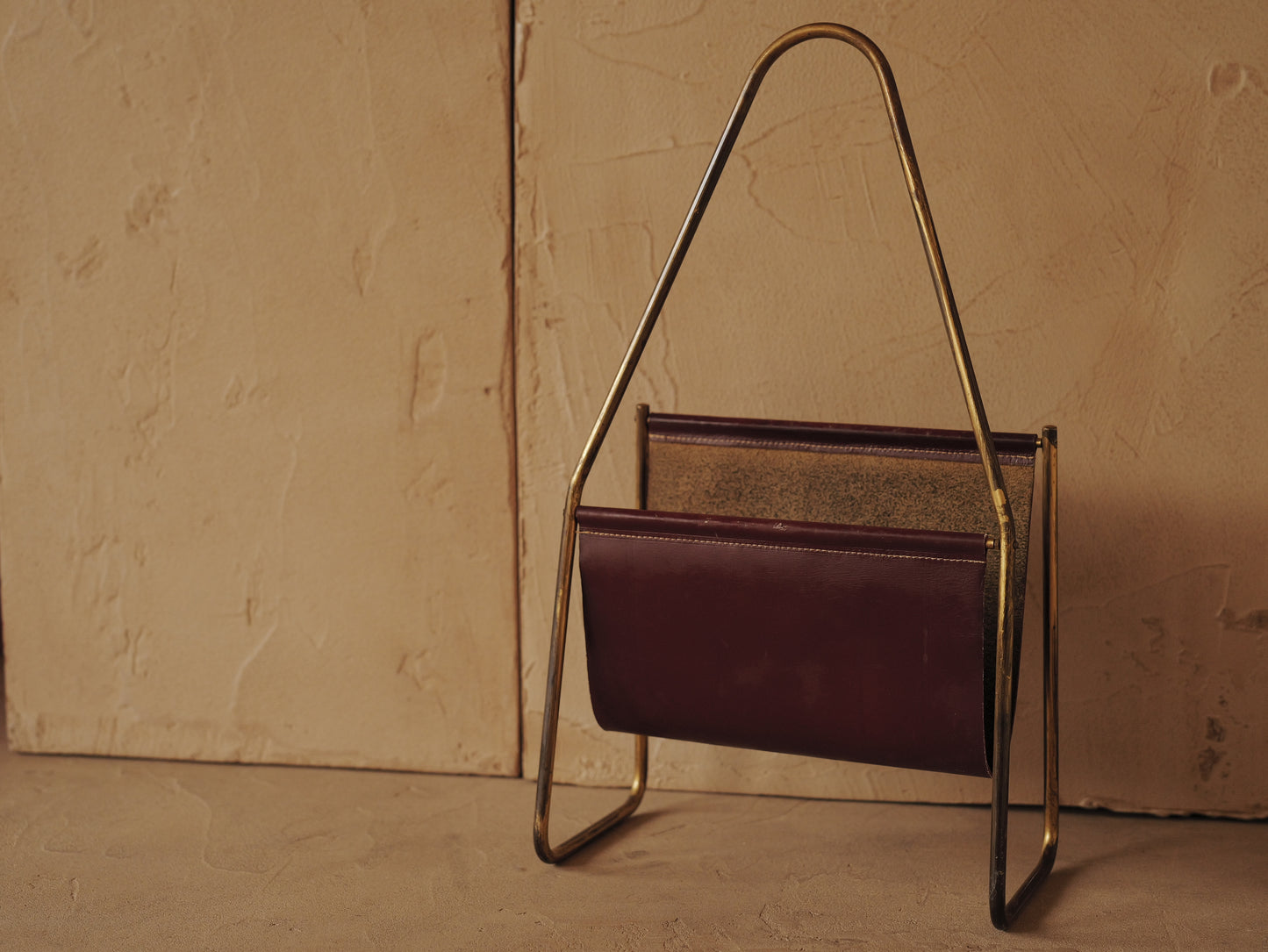 CARL AUBÖCK. Magazine holder in brass and leather, Austria