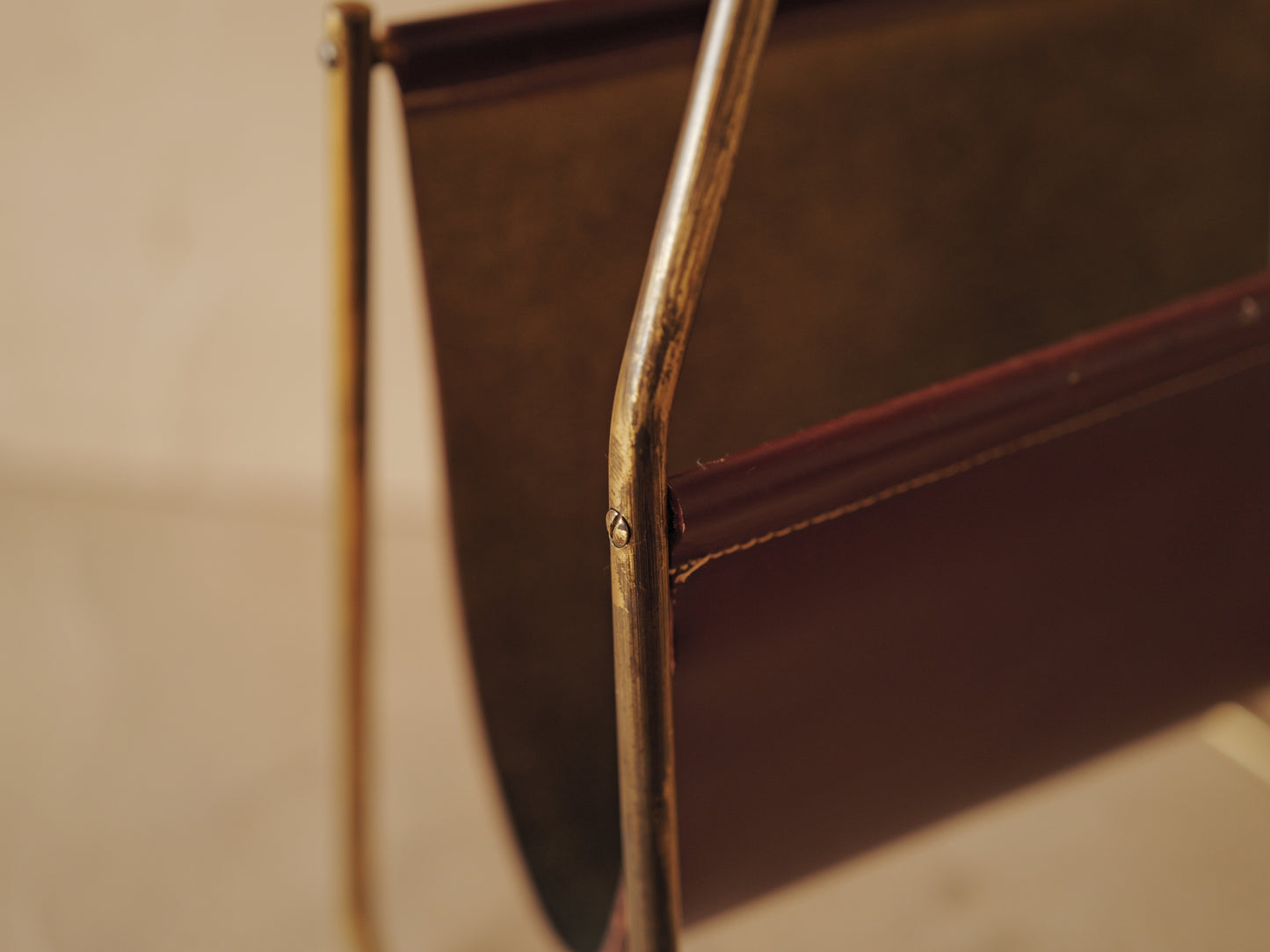 CARL AUBÖCK. Magazine holder in brass and leather, Austria
