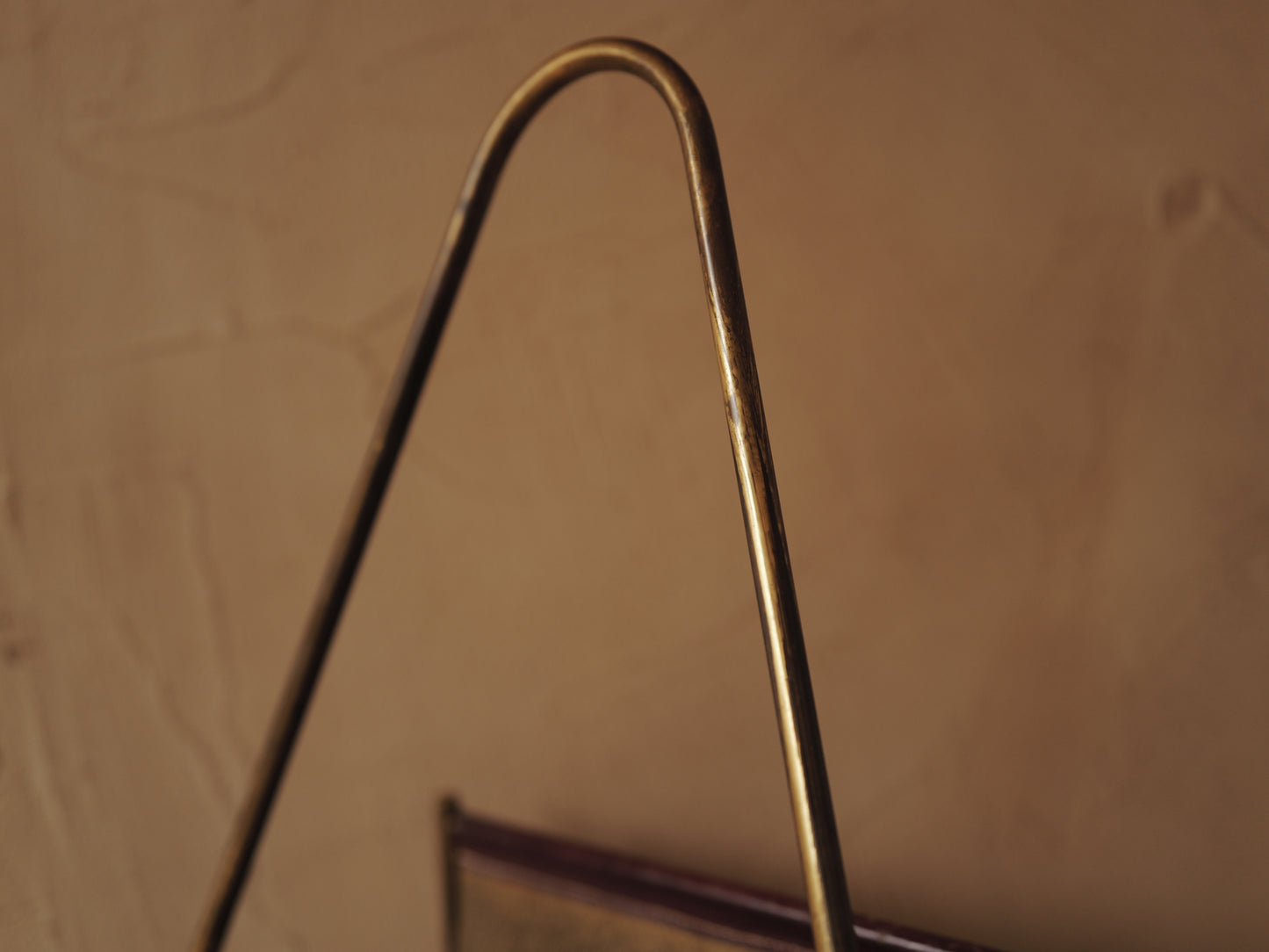 CARL AUBÖCK. Magazine holder in brass and leather, Austria