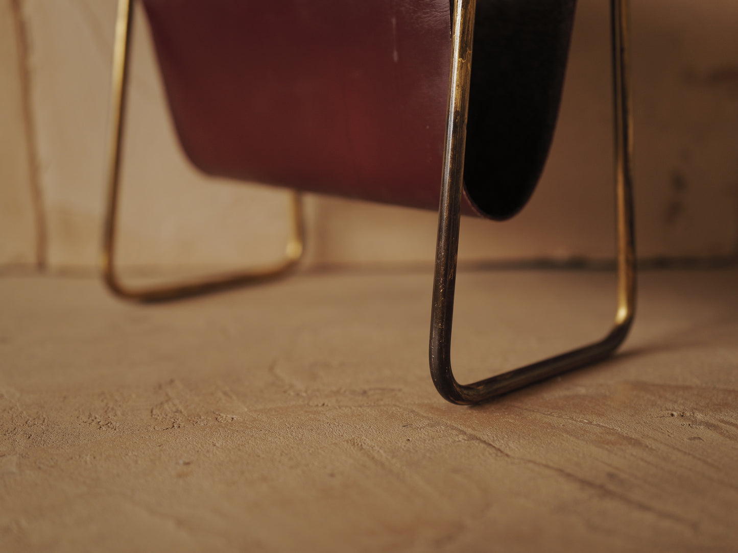 CARL AUBÖCK. Magazine holder in brass and leather, Austria