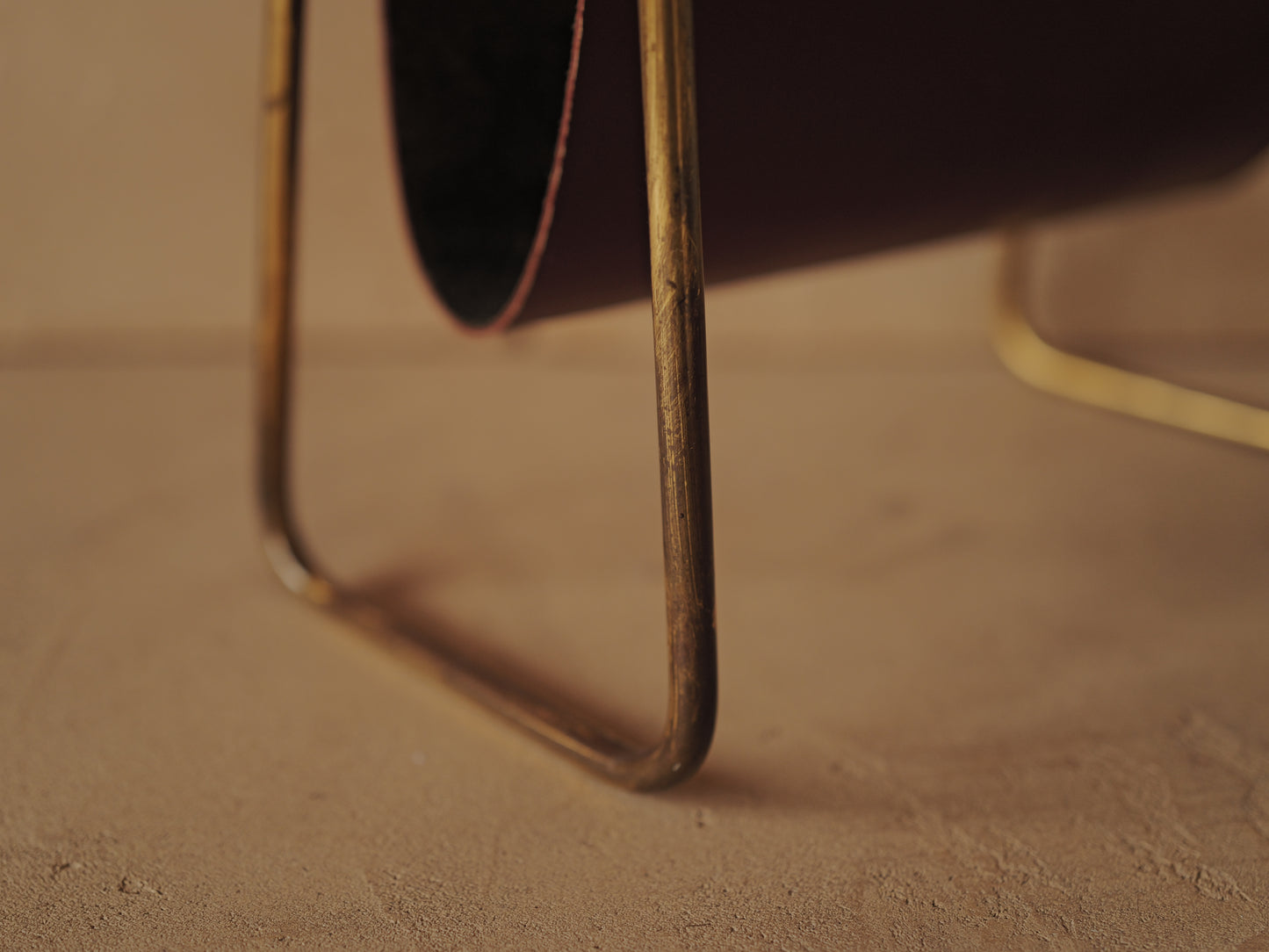 CARL AUBÖCK. Magazine holder in brass and leather, Austria