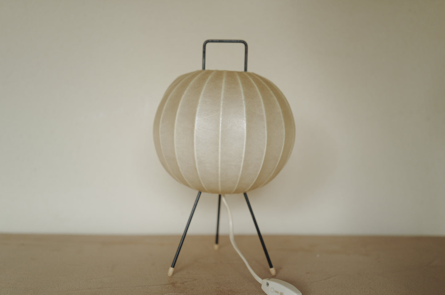 1960s Cocoon tripod table lamp　②