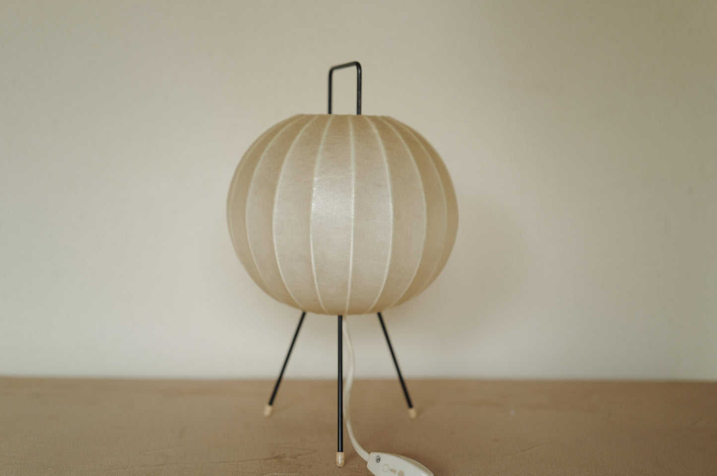 1960s Cocoon tripod table lamp　②