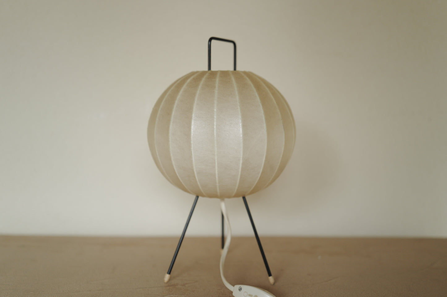 1960s Cocoon tripod table lamp　②