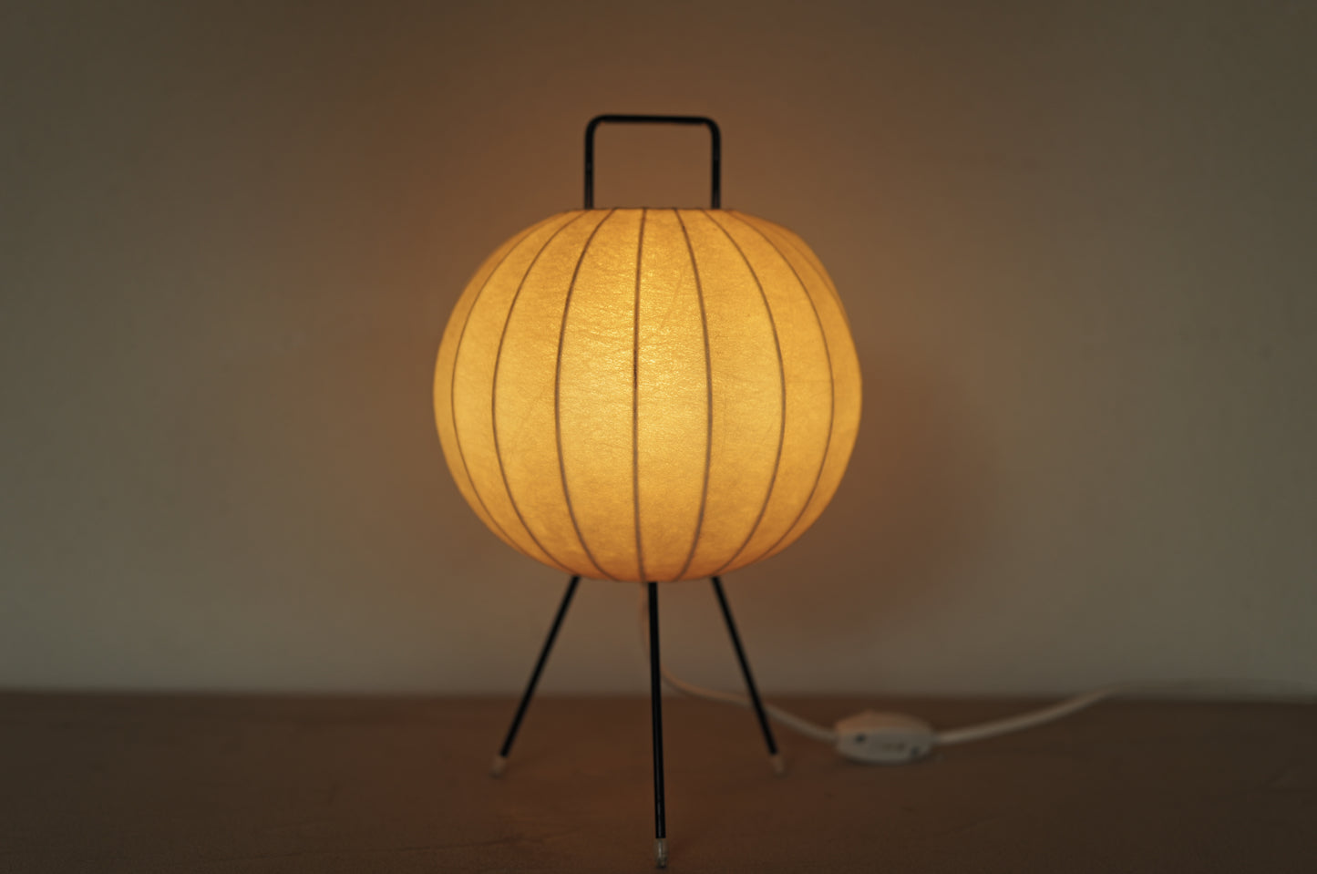 1960s Cocoon tripod table lamp　②