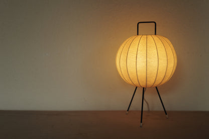 1960s Cocoon tripod table lamp　②