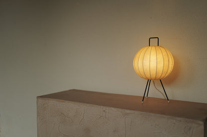 1960s Cocoon tripod table lamp　②
