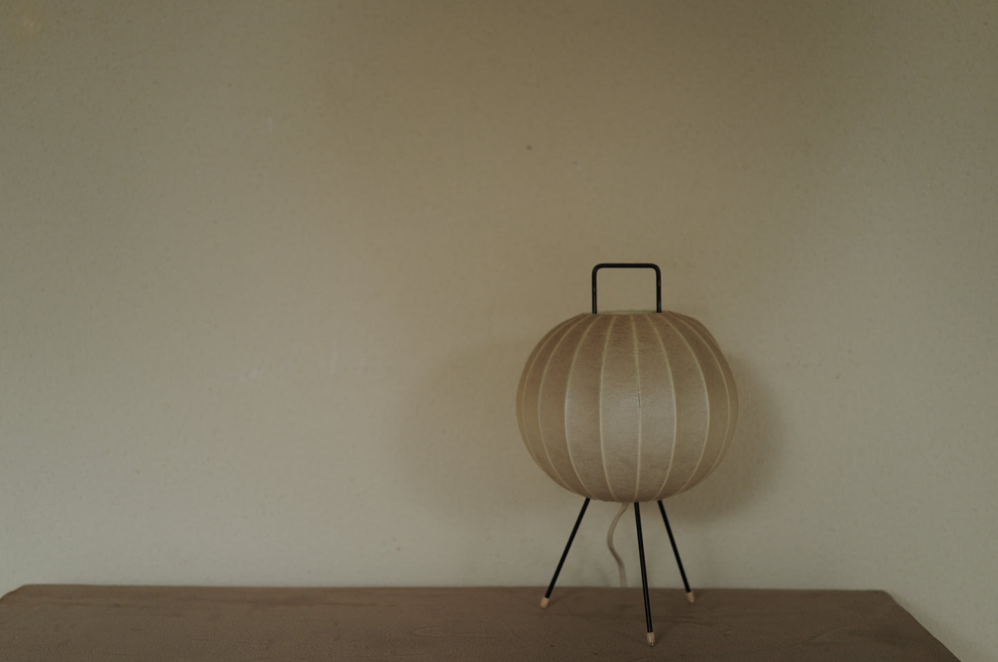 1960s Cocoon tripod table lamp　②