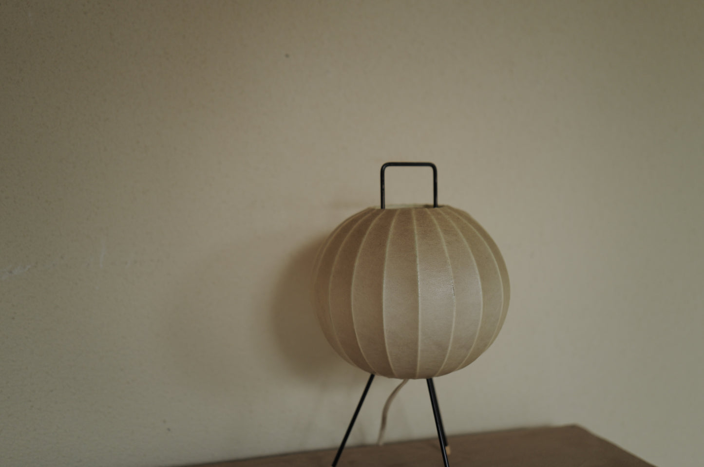 1960s Cocoon tripod table lamp　②