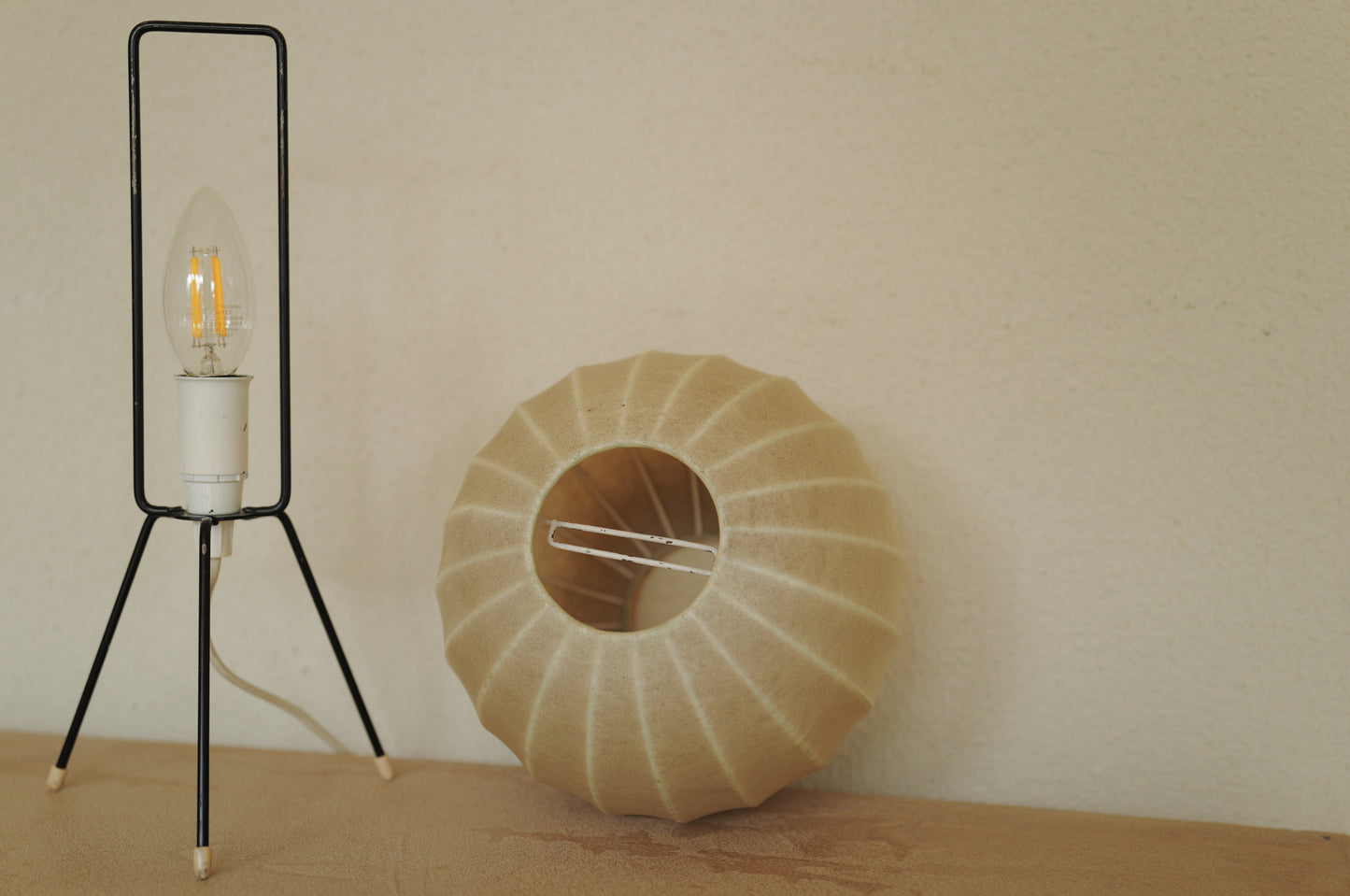 1960s Cocoon tripod table lamp　②