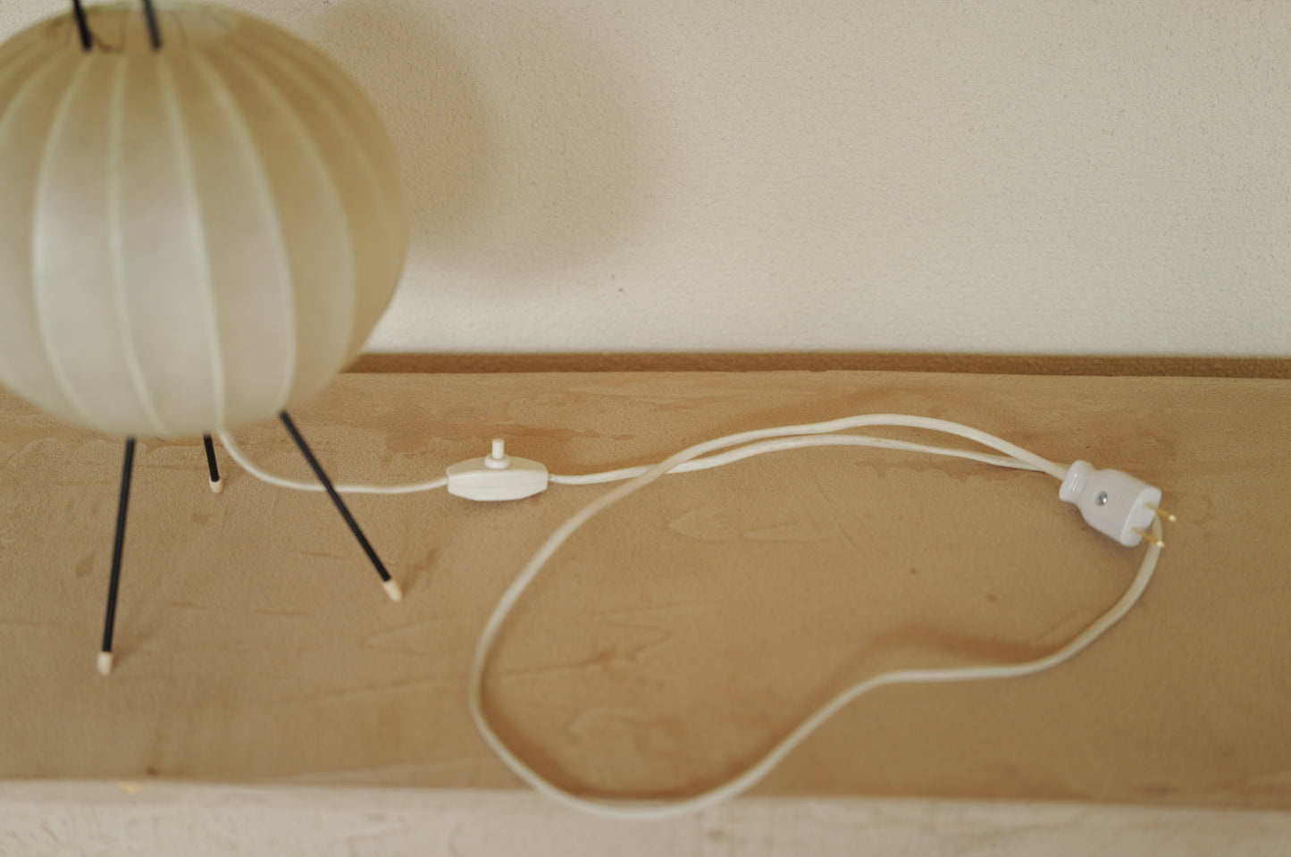 1960s Cocoon tripod table lamp　②