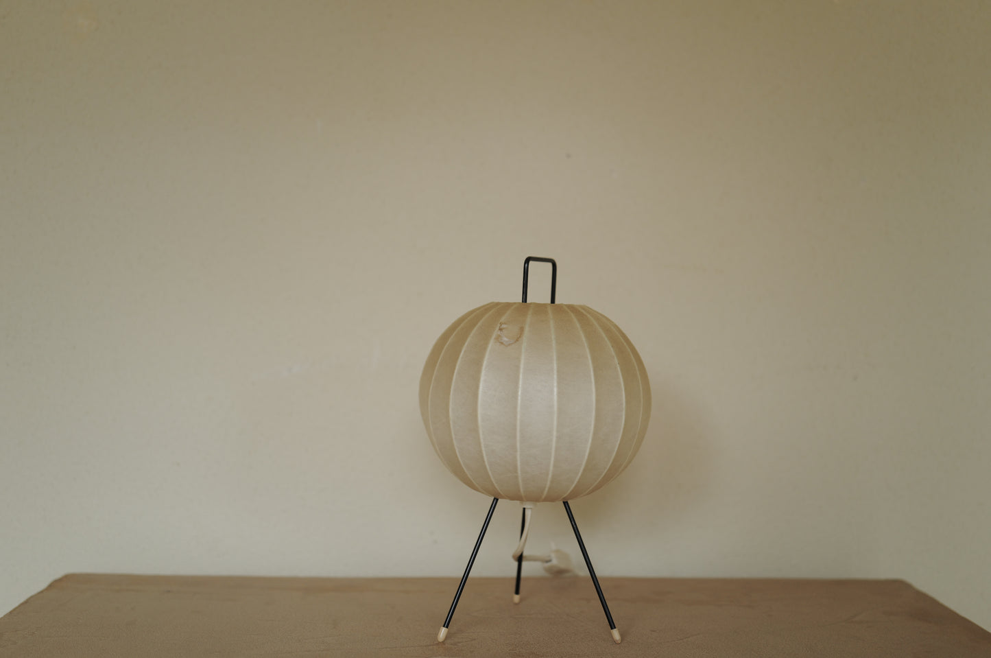 1960s Cocoon tripod table lamp ①