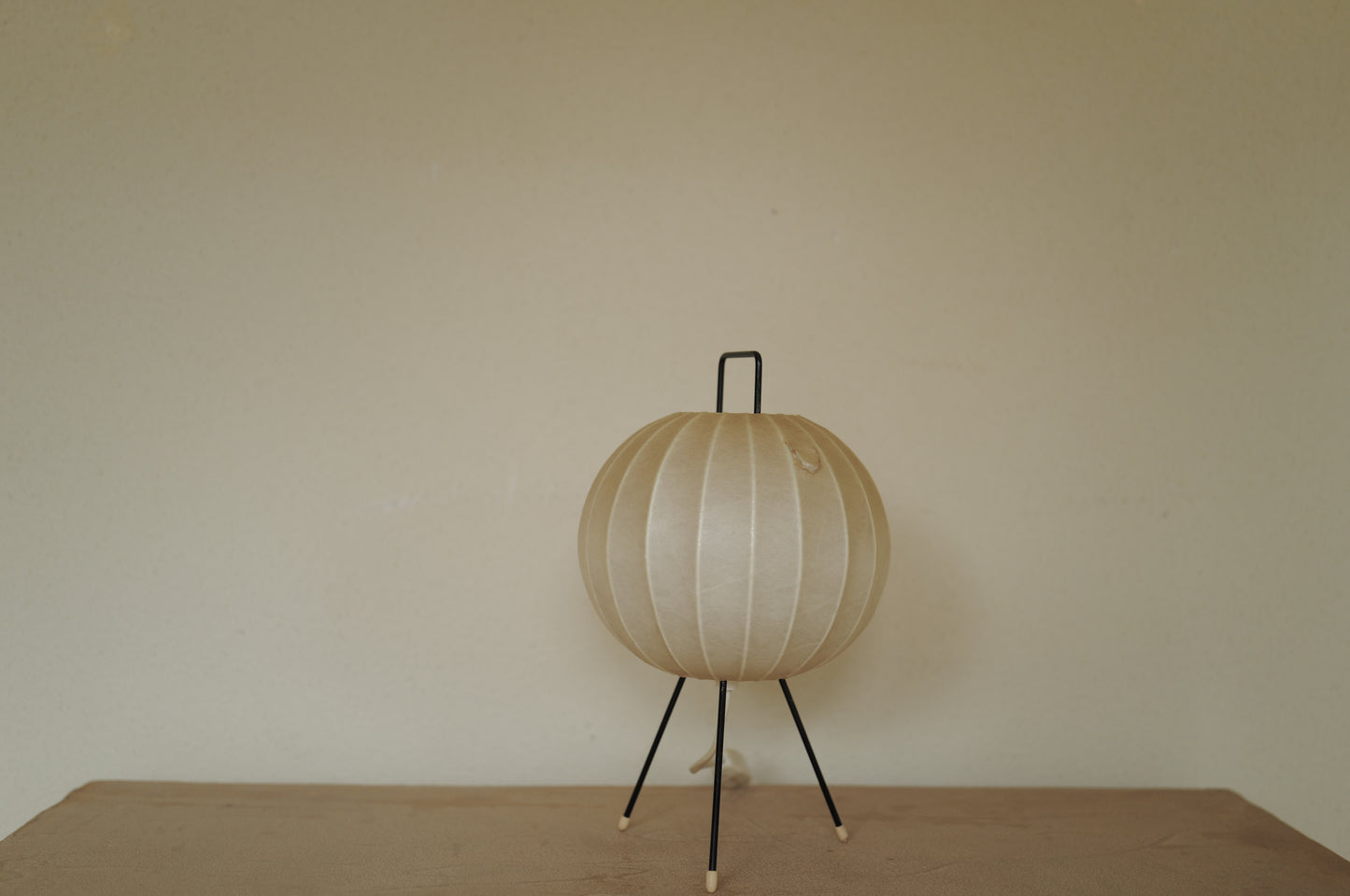 1960s Cocoon tripod table lamp ①