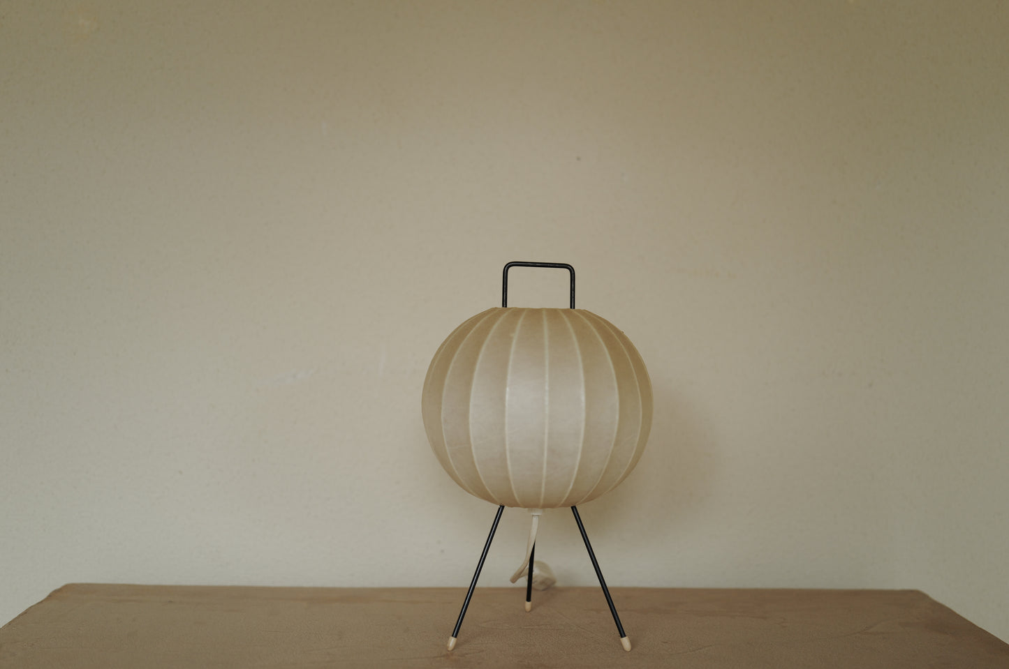 1960s Cocoon tripod table lamp ①
