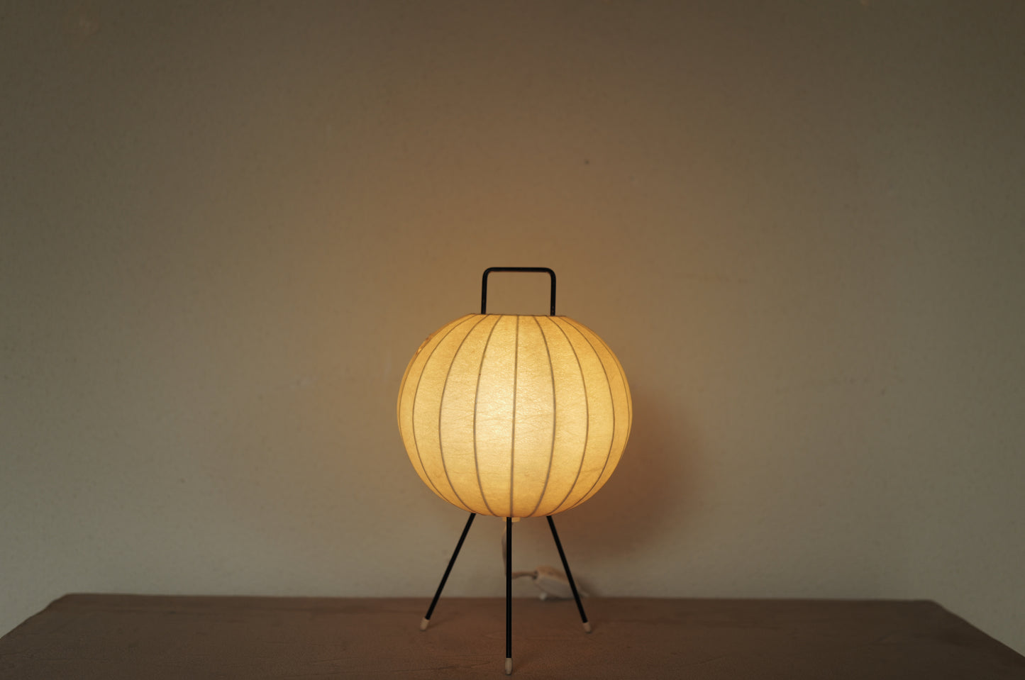 1960s Cocoon tripod table lamp ①