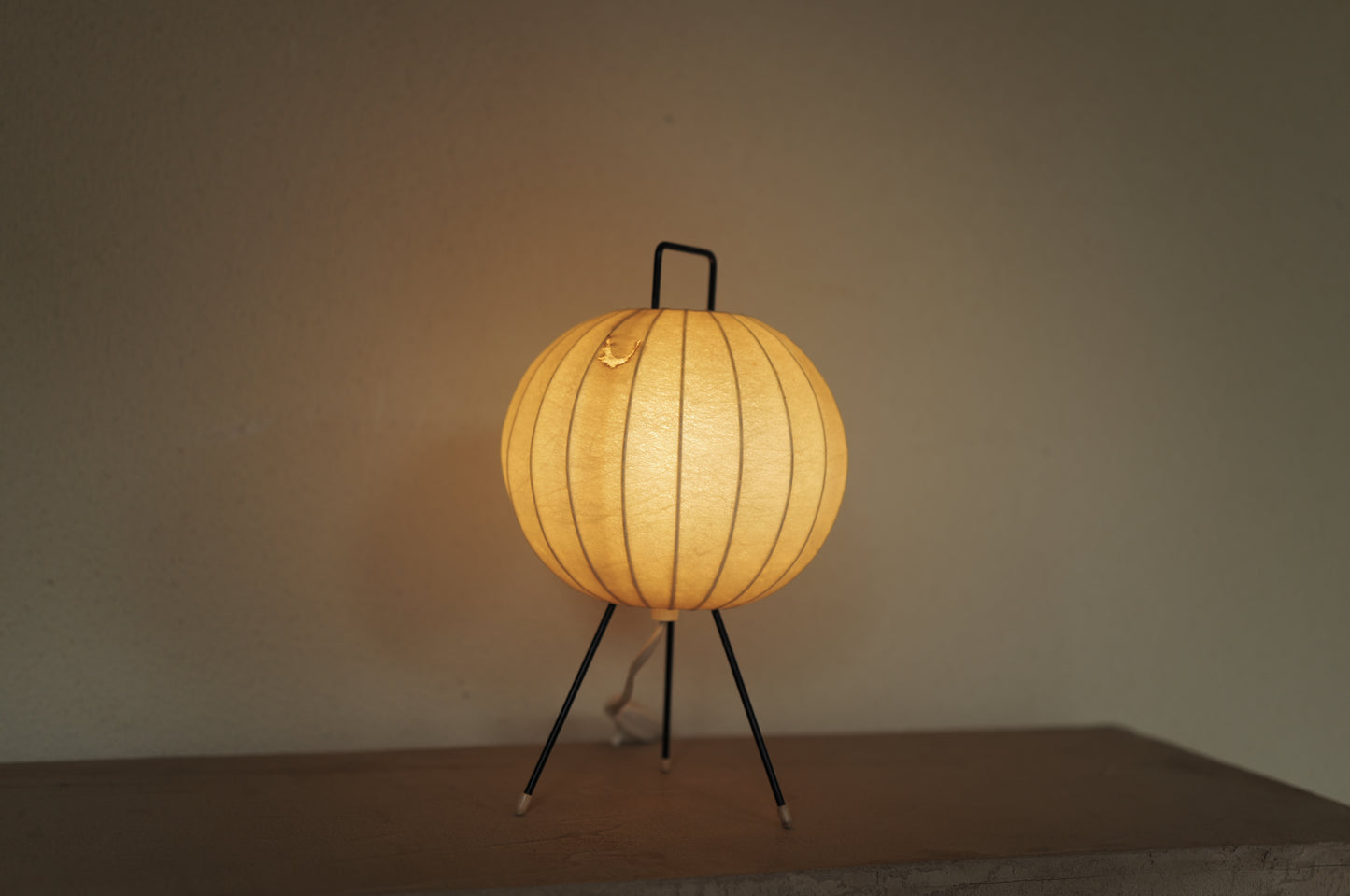 1960s Cocoon tripod table lamp ①