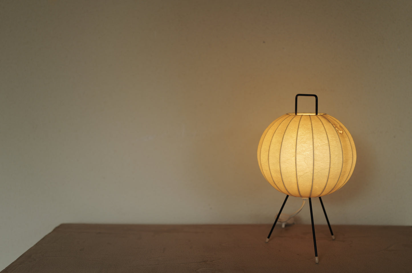 1960s Cocoon tripod table lamp ①