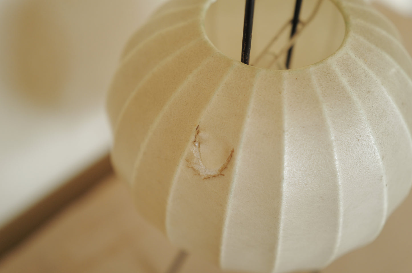 1960s Cocoon tripod table lamp ①