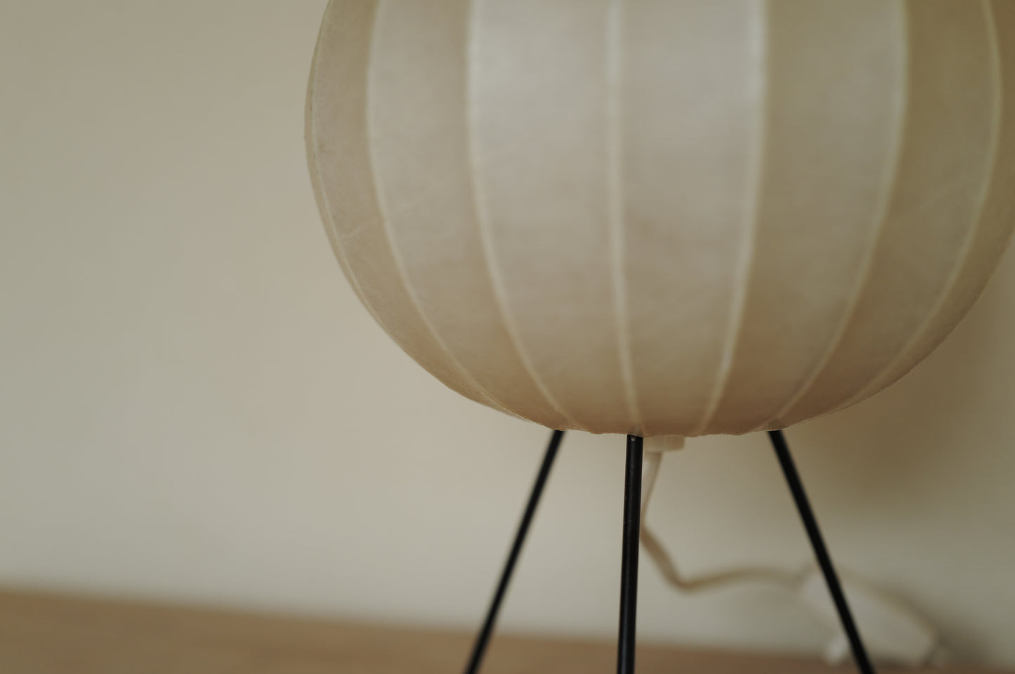 1960s Cocoon tripod table lamp ①