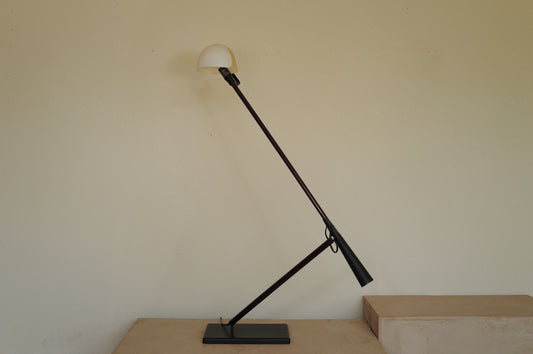 1970s Table lamp model 613 designed by Paolo Rizzatto & Gino Sarfatti. Produced by Arteluce in Italy.