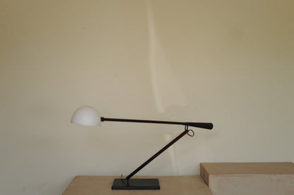 1970s Table lamp model 613 designed by Paolo Rizzatto & Gino Sarfatti. Produced by Arteluce in Italy.