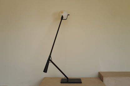 1970s Table lamp model 613 designed by Paolo Rizzatto & Gino Sarfatti. Produced by Arteluce in Italy.