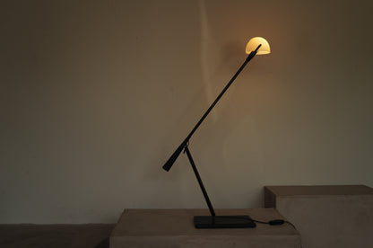 1970s Table lamp model 613 designed by Paolo Rizzatto & Gino Sarfatti. Produced by Arteluce in Italy.