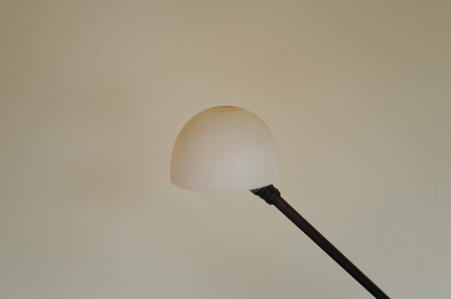 1970s Table lamp model 613 designed by Paolo Rizzatto & Gino Sarfatti. Produced by Arteluce in Italy.