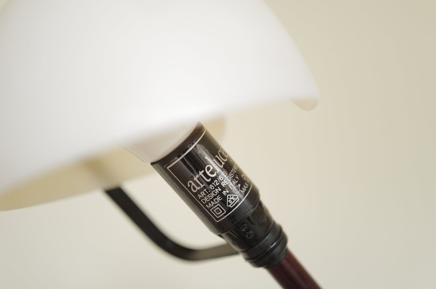 1970s Table lamp model 613 designed by Paolo Rizzatto & Gino Sarfatti. Produced by Arteluce in Italy.