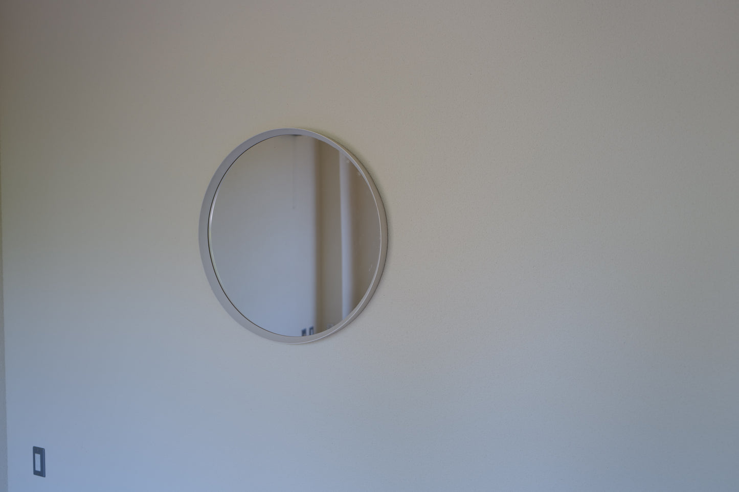 Midcentury White Mirror ①