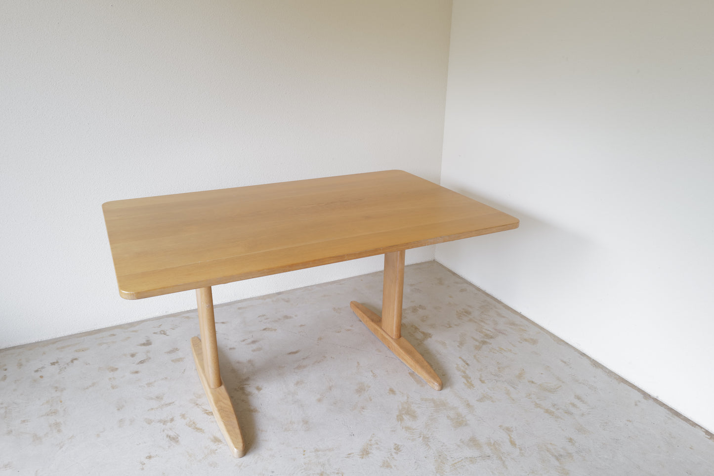 Shaker dining table in solid oak by Borge Mogensen