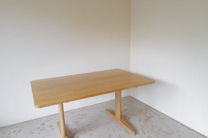 Shaker dining table in solid oak by Borge Mogensen