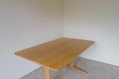 Shaker dining table in solid oak by Borge Mogensen