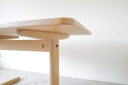 Shaker dining table in solid oak by Borge Mogensen